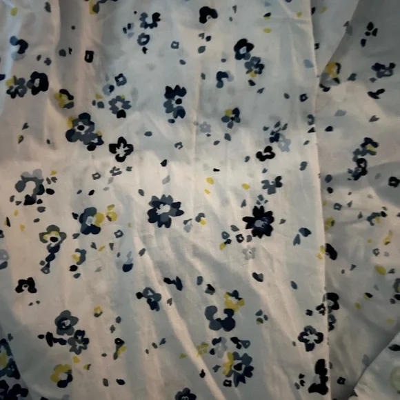 Gap - Picture 2 of 3